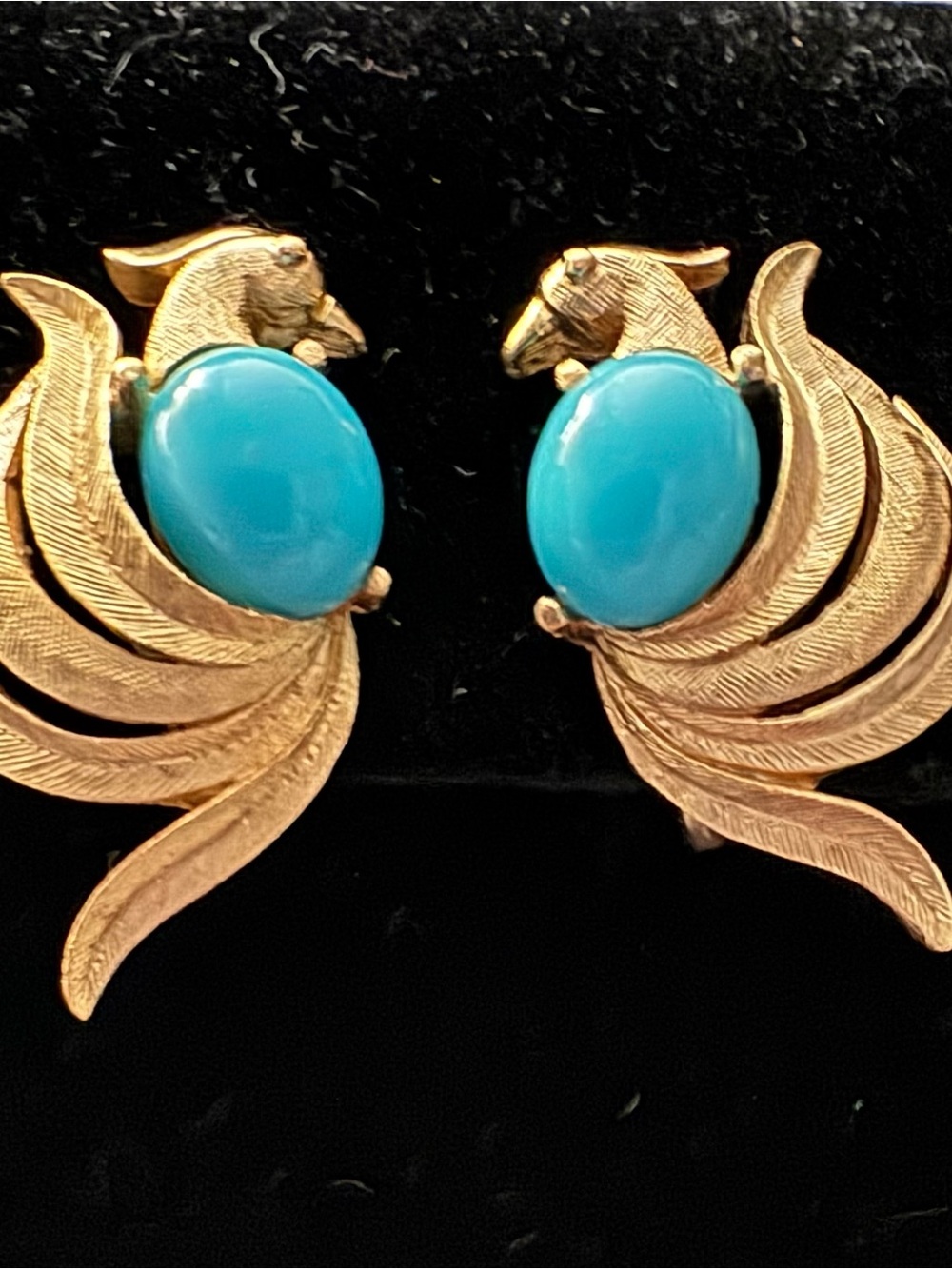 VTG Avon Bird of Paradise Clip Earrings Textured GoldToneFaux Turquoise Cabochon